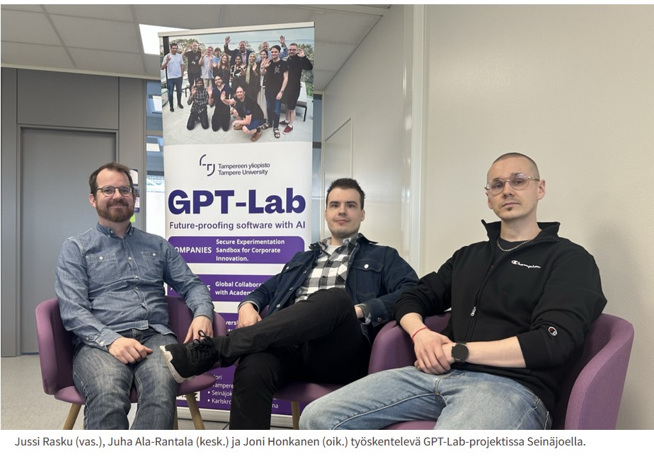 Jussi Rasku (vas.), Juha Ala-Rantala (kesk.) ja Joni Honkanen (oik.) työskentelevä GPT-Lab-projektissa Seinäjoella.