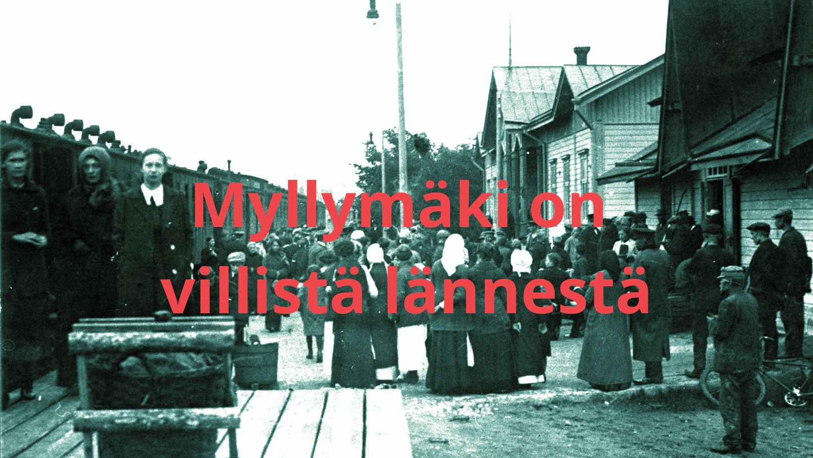 Ihmisiä Myllymäen asemalla vuonna 1915. Teksti: Myllymäki on villistä lännestä.