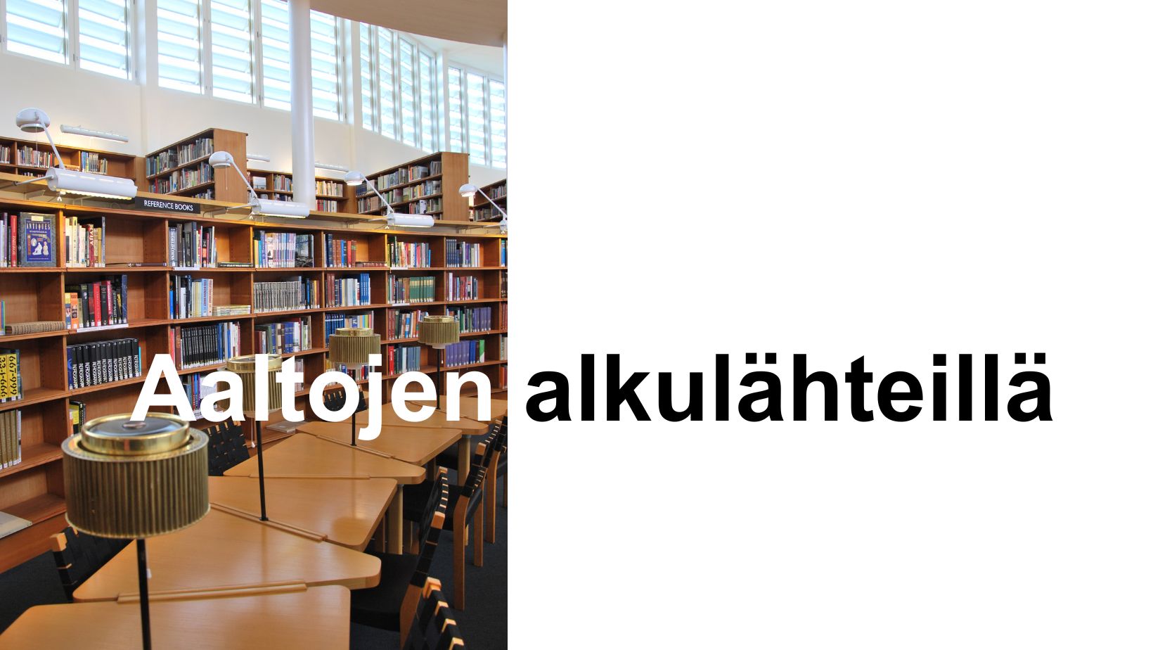 Teksti: Aaltojen alkulähteillä. Kuva Seinäjoen kirjaston sisältä. Pöytäjono, kirjahyllyjä, lamppuja, ylhäällä ikkunarivi.