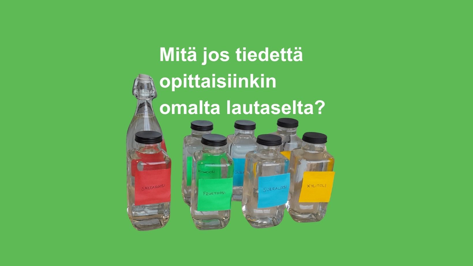 Mitä jos tiedettä opittaisiinkin omalta lautaselta? Kuvassa pulloja, joissa kirkasta nestettä ja värikkäitä käsin kirjoitettuja etikettejä. Makeutusaineilta vaikuttavat.