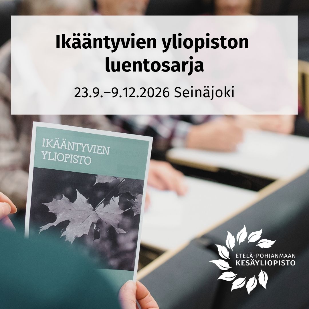 Henkilö pitää kädessään Ikääntyvien yliopiston esitettä luentotilaisuudessa. Kuvassa teksti: Ikääntyvien yliopiston luentosarja 23.9.–9.12.2026 Seinäjoki. Oikeassa alakulmassa Etelä-Pohjanmaan kesäyliopiston logo.
